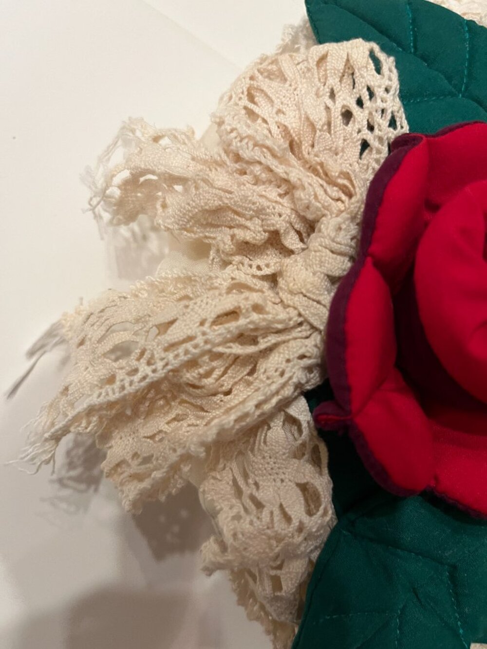 LIST AFTER AUCTION - House of Hatten Vintage 3D Rose Floral Decor Pillow (RARE) - Picture 7 of 14